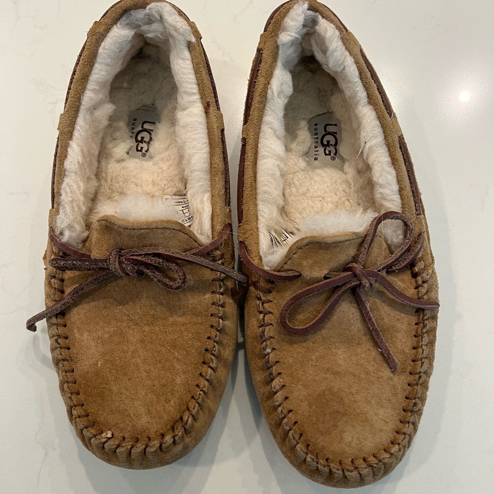 UGG Dakota Moccasin - Chestnut, Size 6